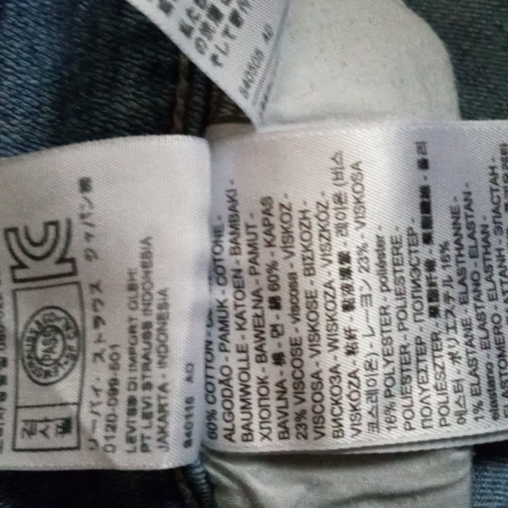 Levi's - Picture 3 of 5
